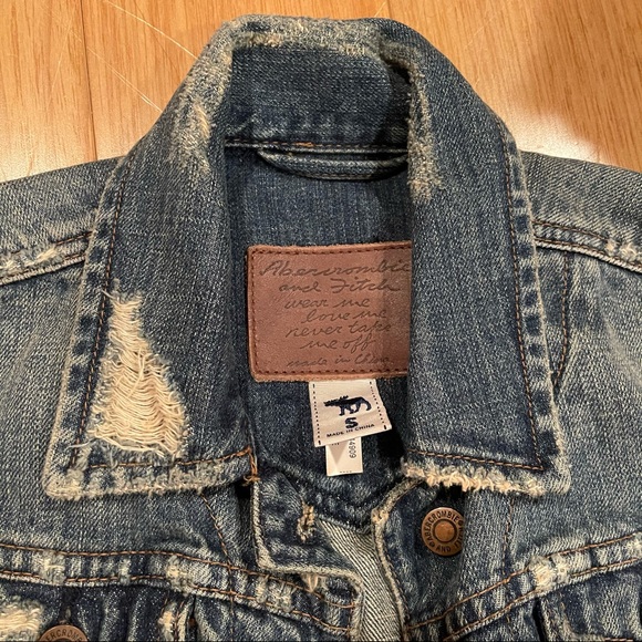 Abercrombie & Fitch Distressed Denim Jacket Small - Picture 2 of 6